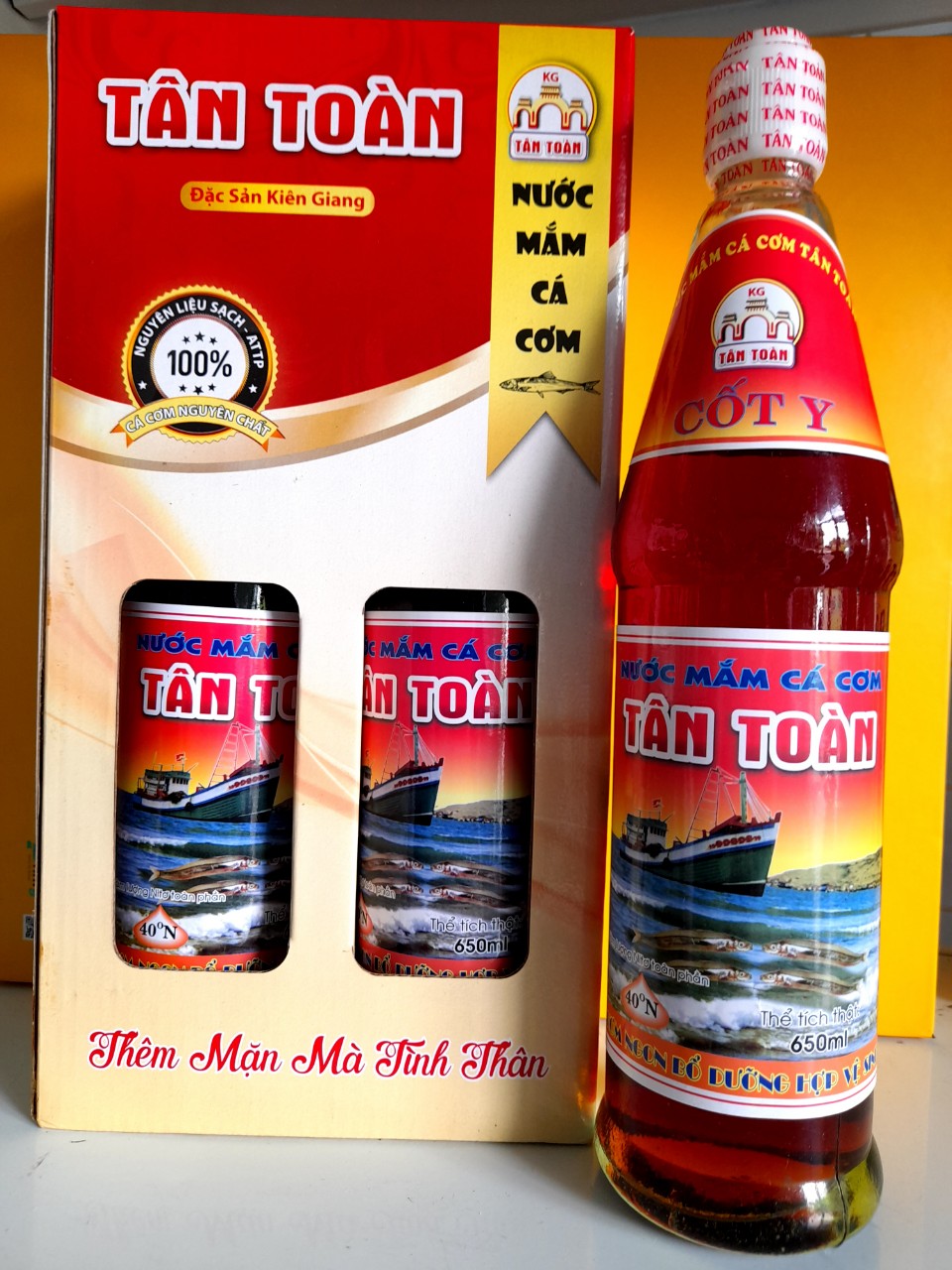 Nước mắm Tân Toàn hộp 2 chai Cốt Y 40° đạm 650ml (giá chưa bao gồm VAT)